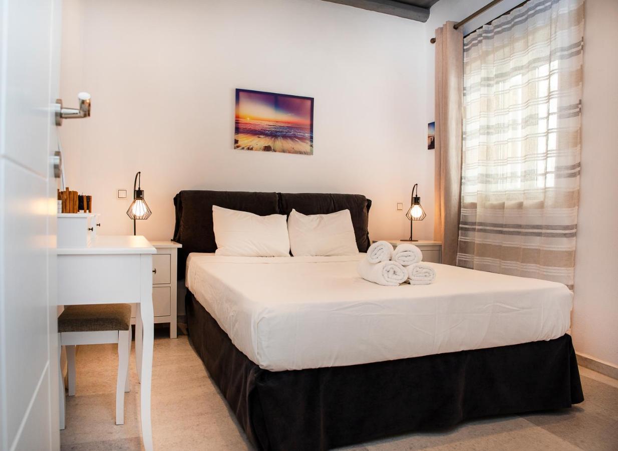 Caper-2 Bedroom Traditional Home With Amazing View Náousa Eksteriør billede