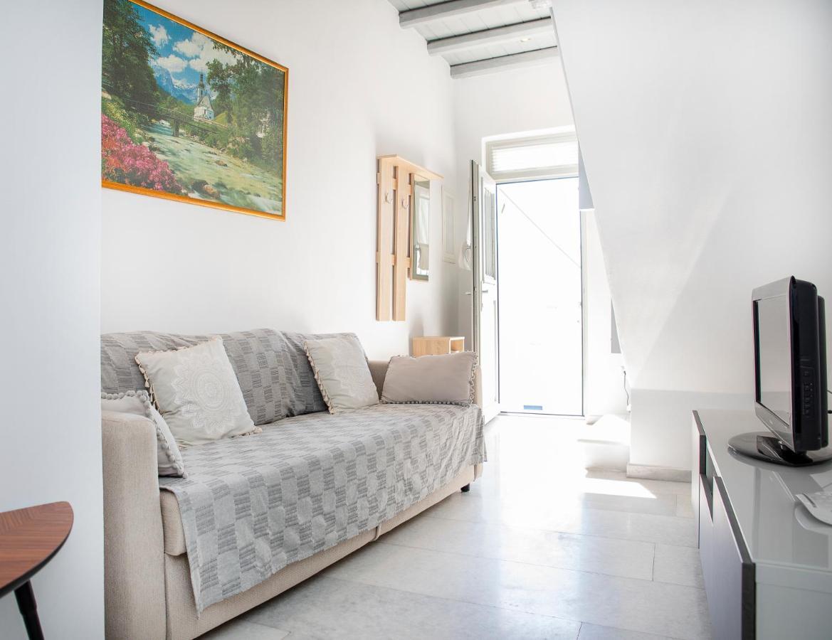 Caper-2 Bedroom Traditional Home With Amazing View Náousa Eksteriør billede