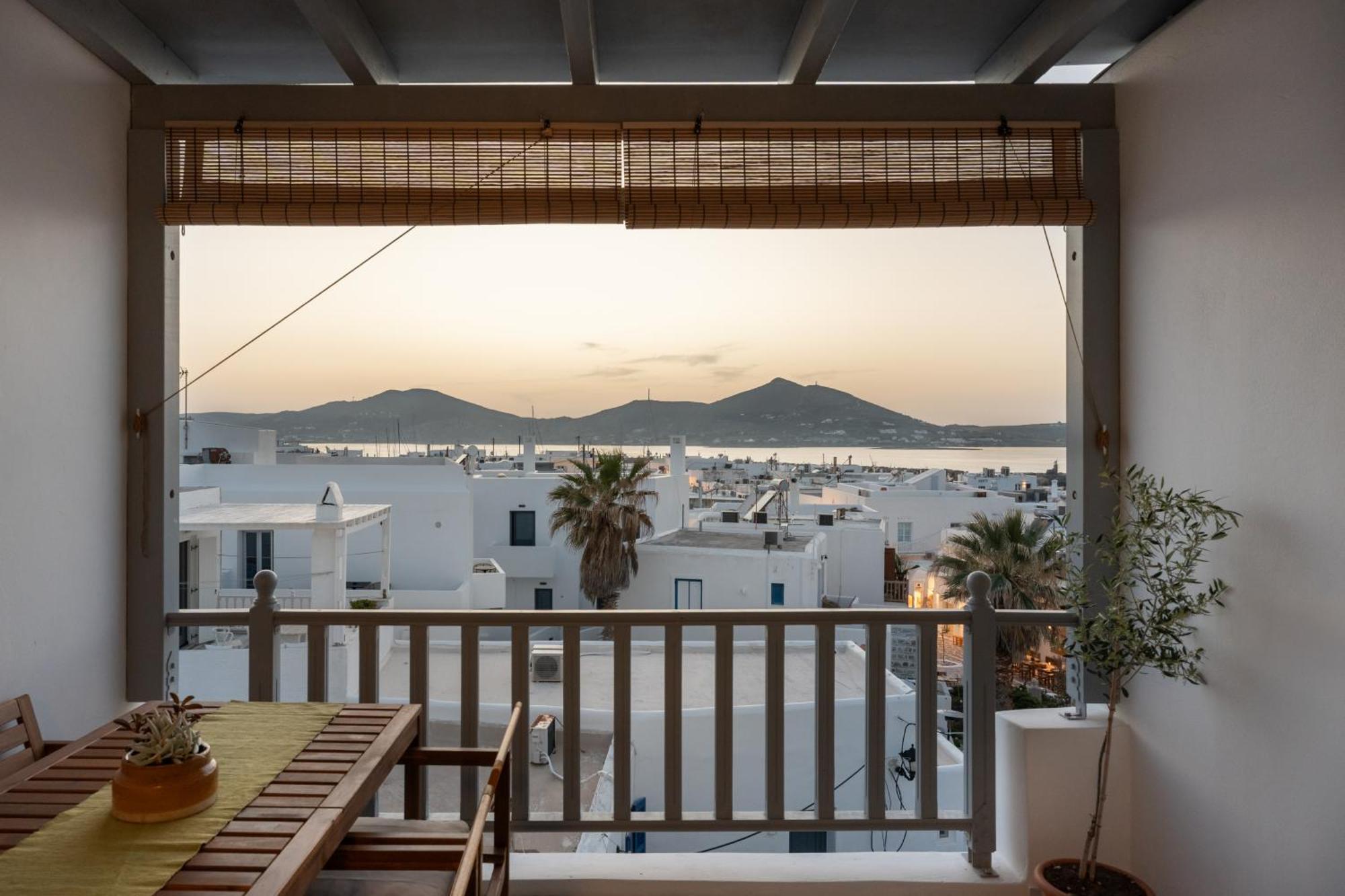 Caper-2 Bedroom Traditional Home With Amazing View Náousa Eksteriør billede