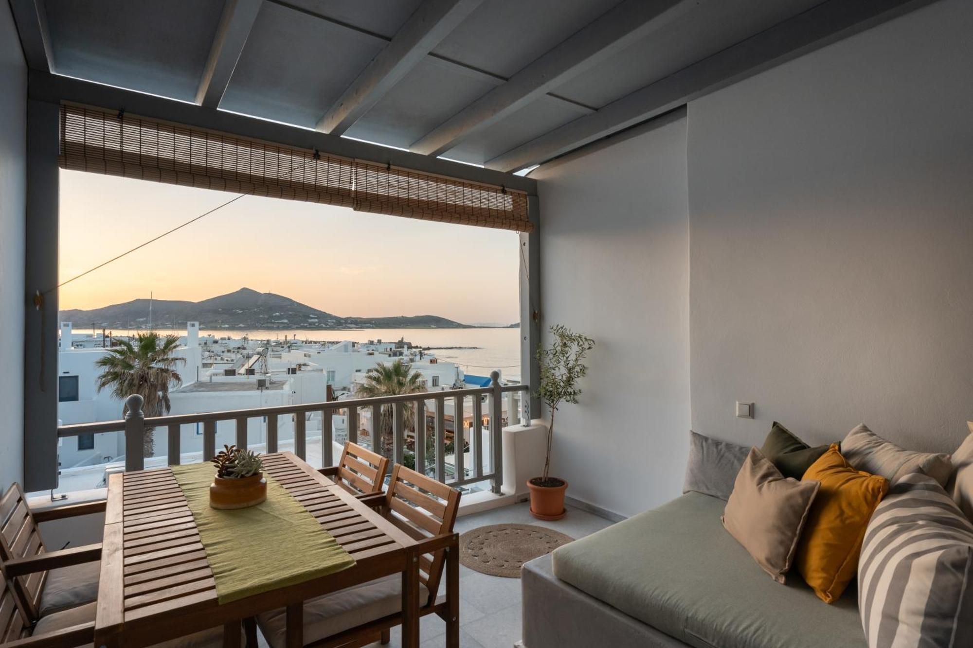 Caper-2 Bedroom Traditional Home With Amazing View Náousa Eksteriør billede