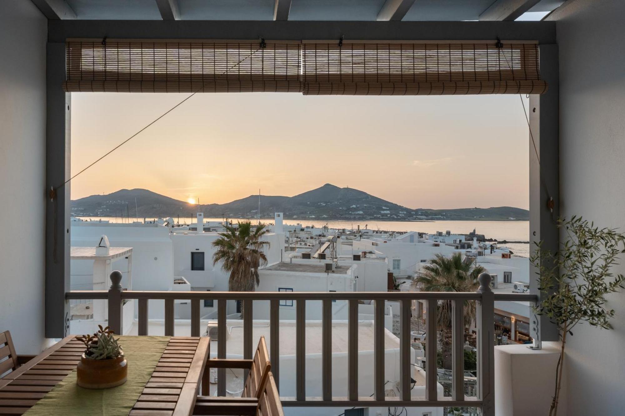 Caper-2 Bedroom Traditional Home With Amazing View Náousa Eksteriør billede