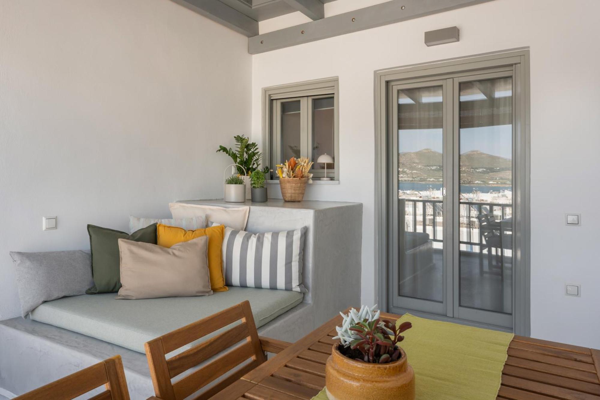 Caper-2 Bedroom Traditional Home With Amazing View Náousa Eksteriør billede
